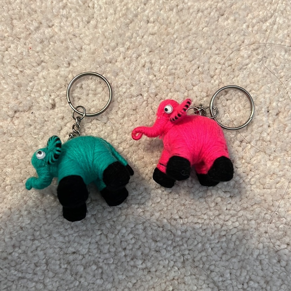 Assorted keychains - Picture 2 of 8